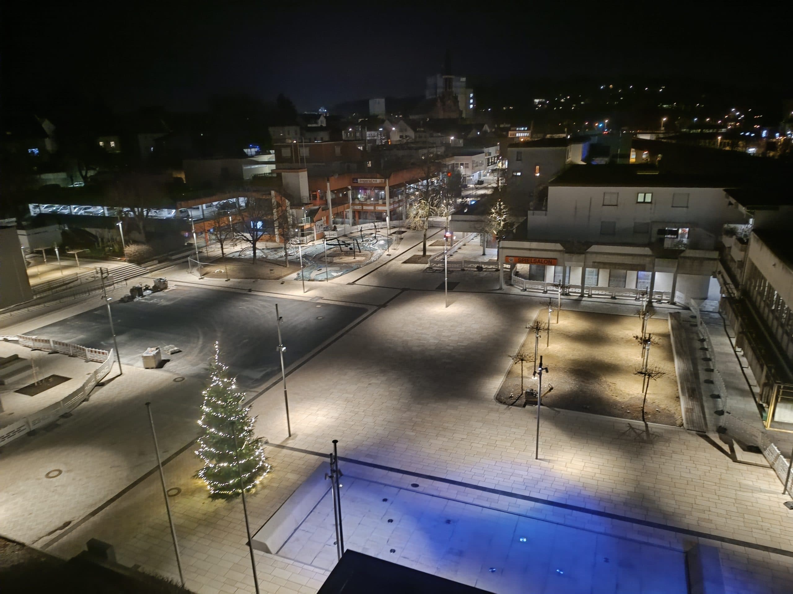 Foto zum Beitrag „Rathausplatz strahlt in neuem Glanz“