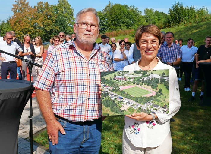 Foto zum Beitrag „Startschuss für die neue Sportanlage“