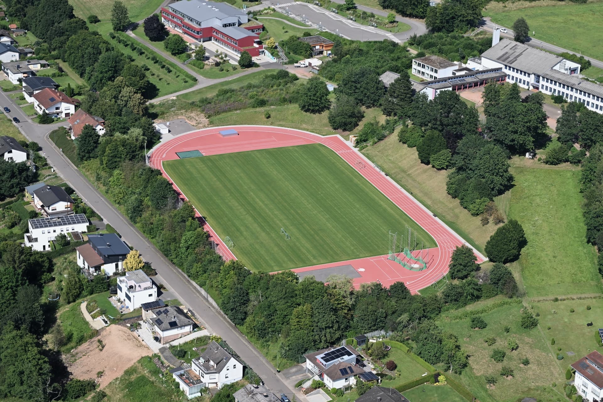 Umbau einer Sportanlage zu einer Leichtathletikanlage, Wadern – Projektbild 2