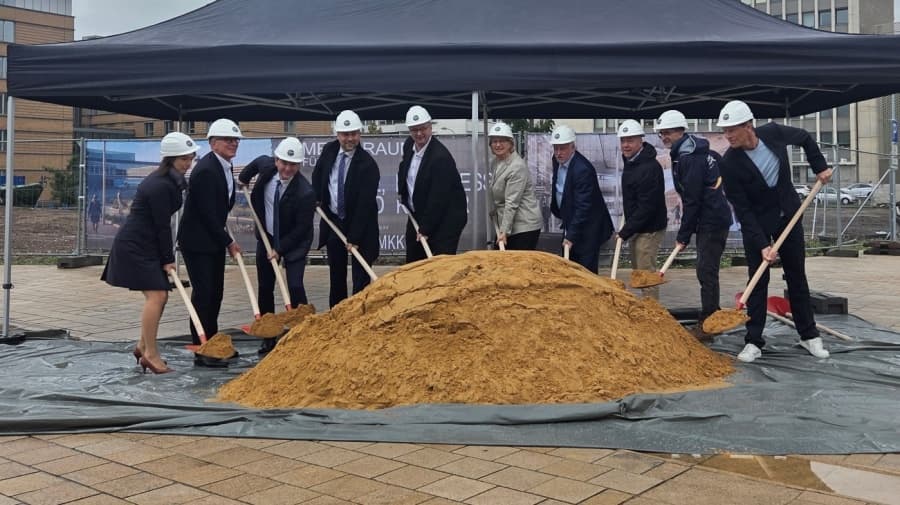 Foto zum Beitrag „Offizieller Spatenstich für den Erweiterungsneubau der Congresshalle“