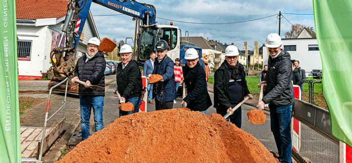 Foto zum Beitrag „Spatenstich zur Sanierung der Bahnhofstraße in Perl“
